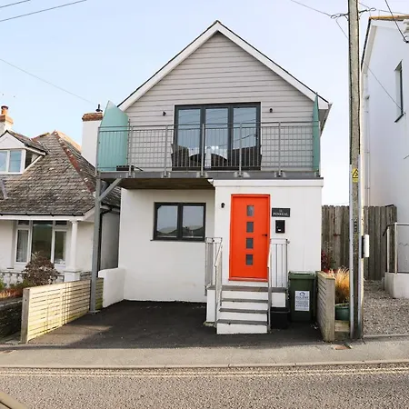 Penreal, Bay Holidays Holiday home *