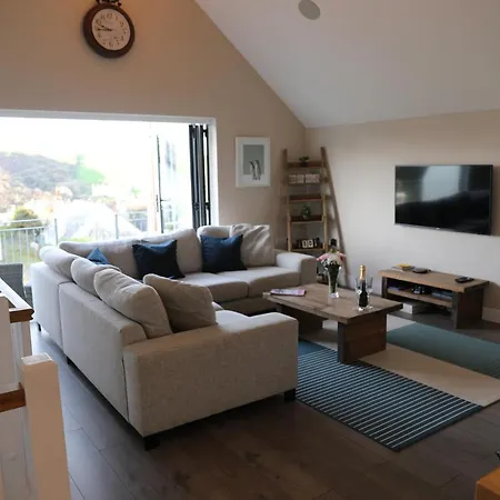 Penreal, Bay Holidays * Port Isaac